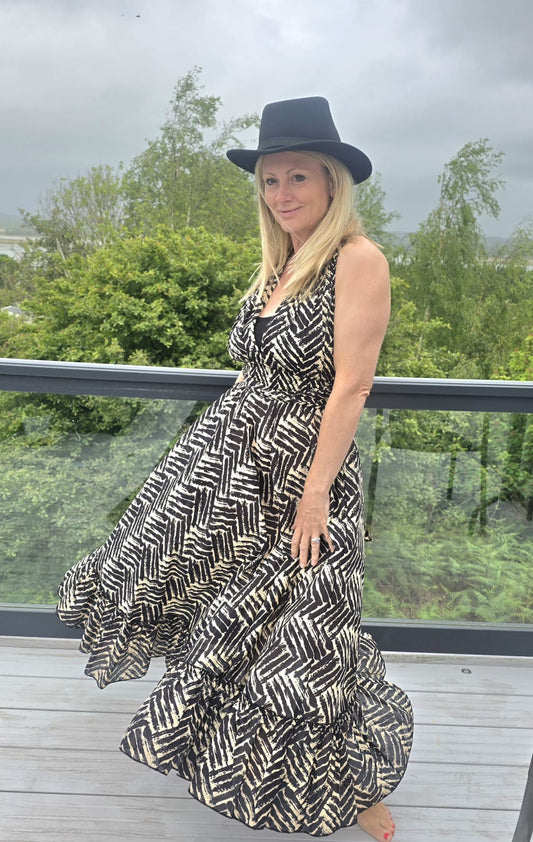 Infinity dress (Black and White)