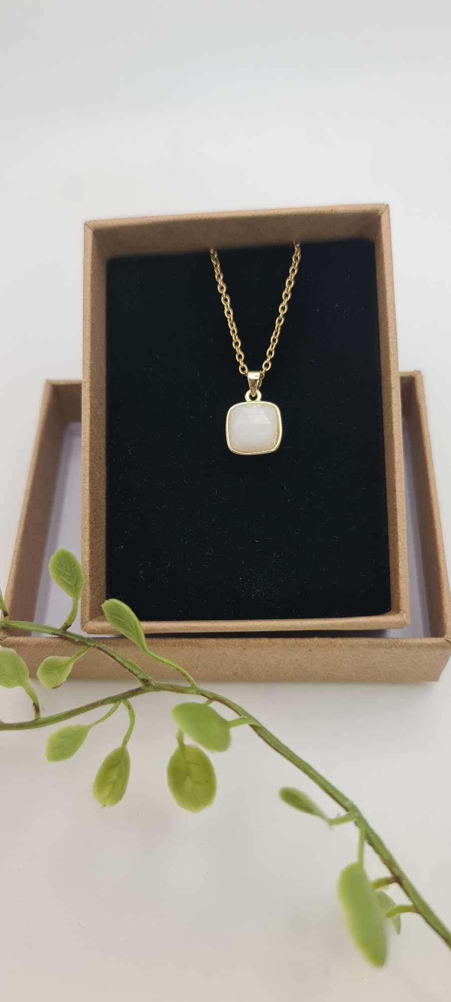 Square Quaint Gemstone Necklace