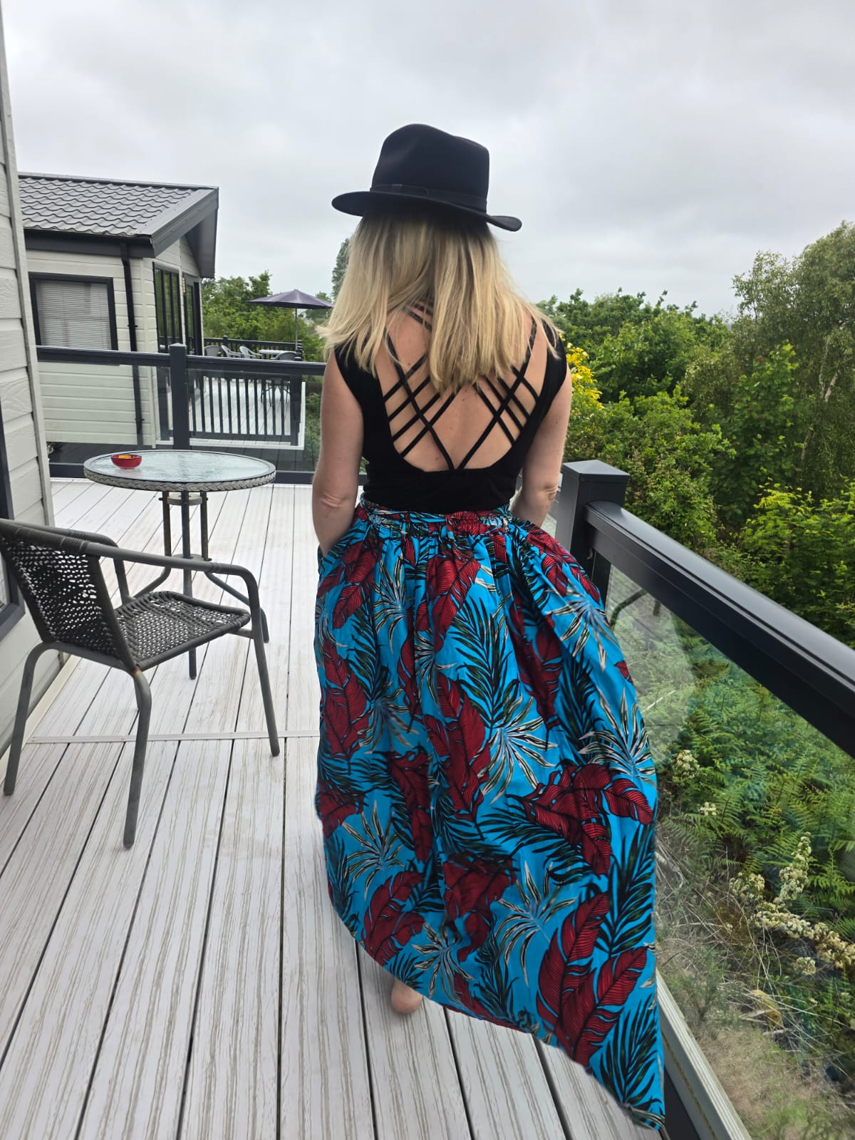 Long and Full Skirt in Pink or Blue leaf print