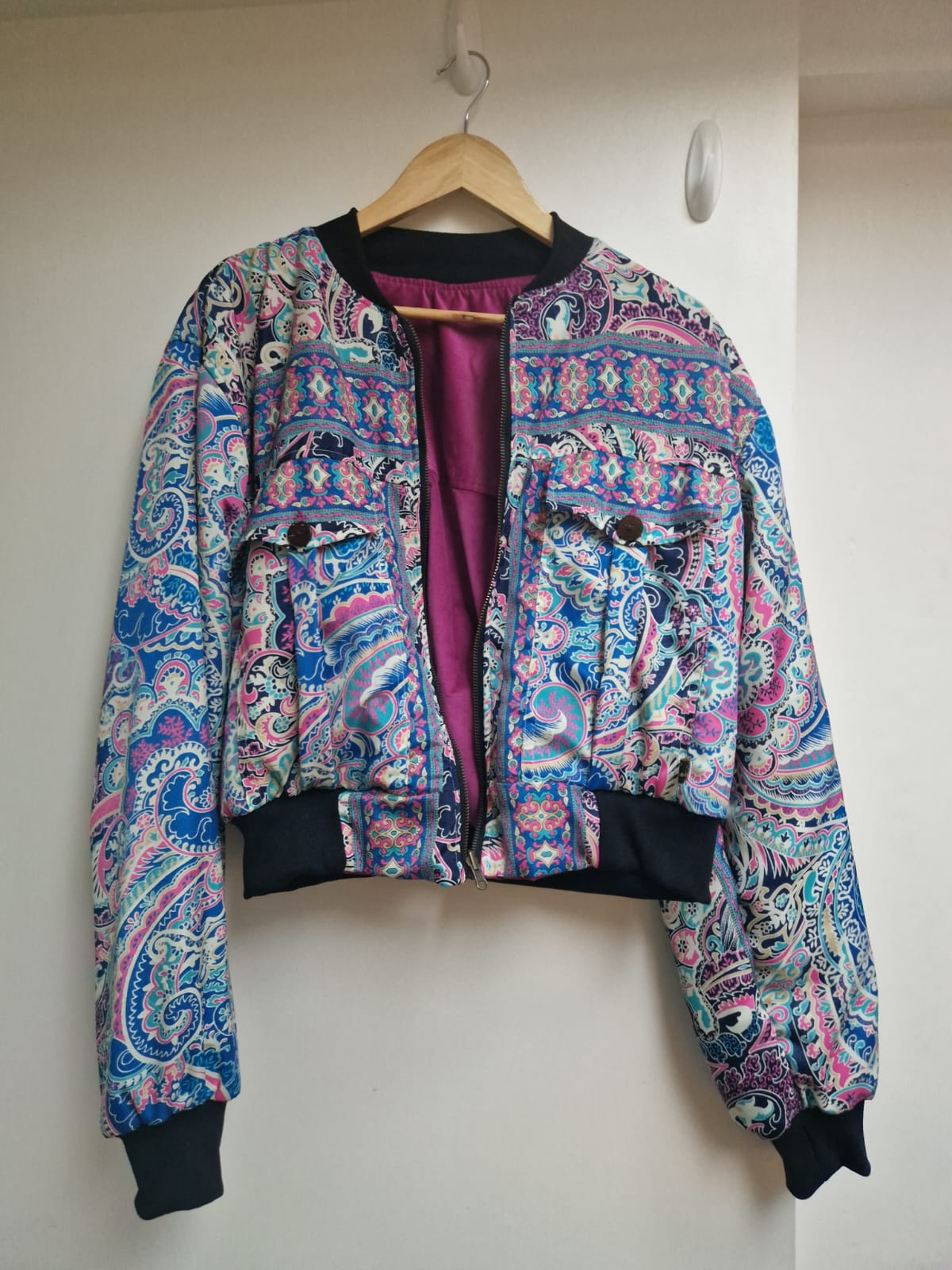 Cropped reversible bomber jacket (Hot pink and neon blue)