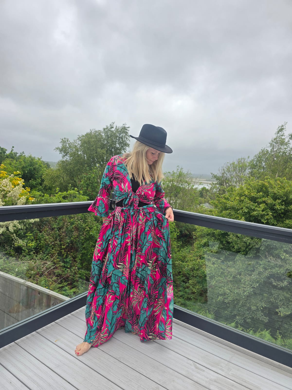 Long and Full Skirt in Pink or Blue leaf print