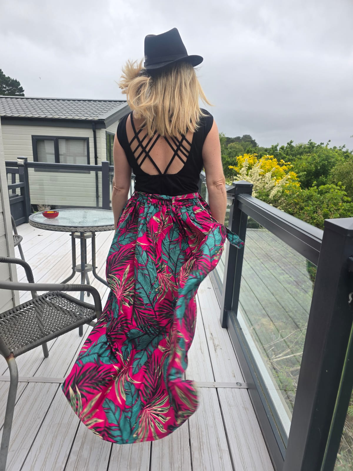 Long and Full Skirt in Pink or Blue leaf print