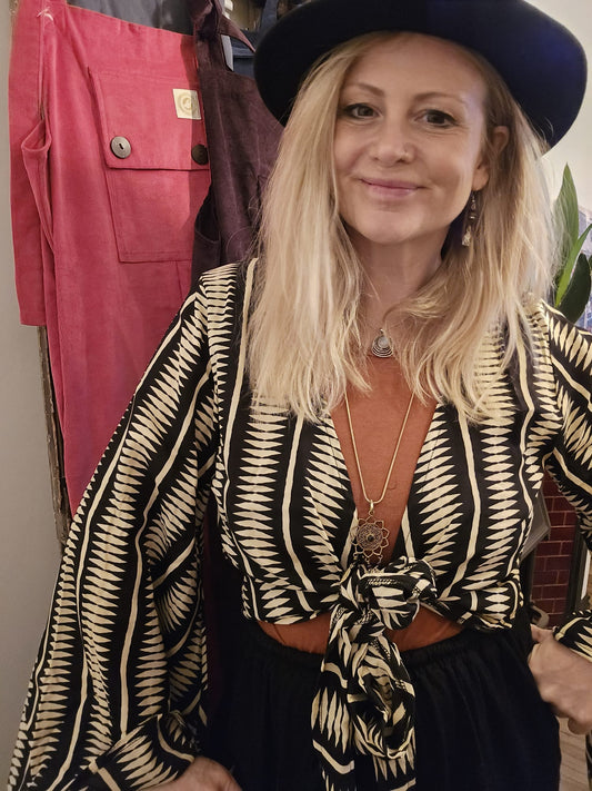 Black Arrow Print Love Top